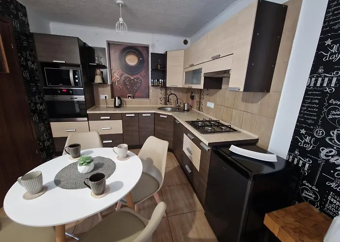 Apartamenty, Somea אוסטראון