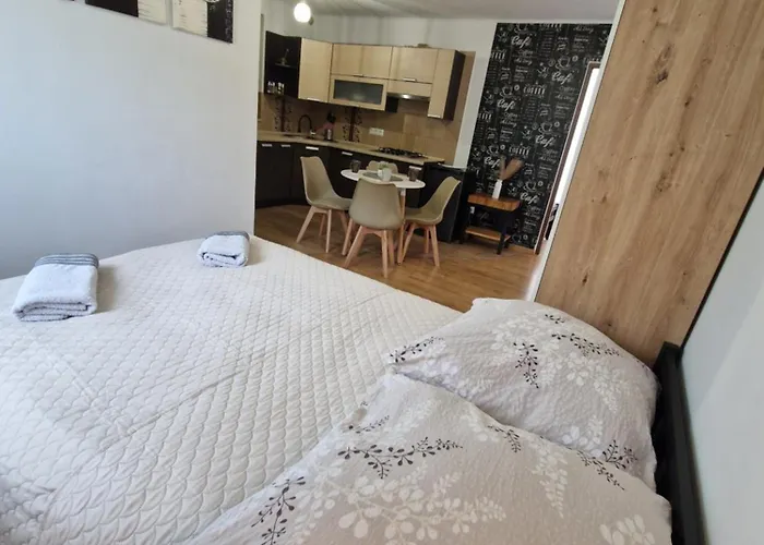 Apartamenty, Somea אוסטראון