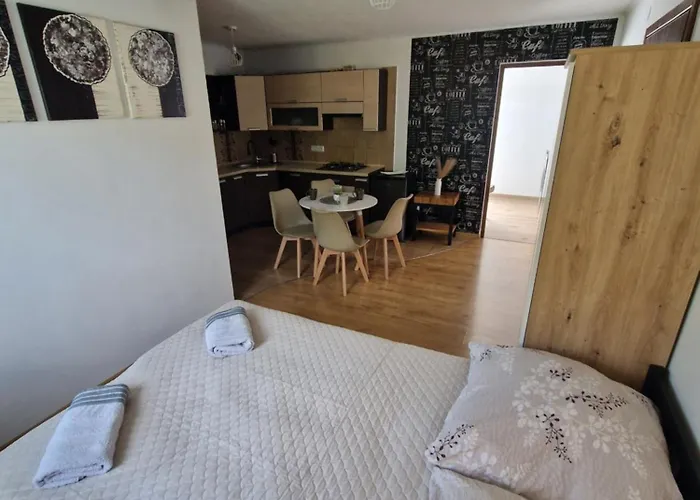 Apartamenty, Somea אוסטראון