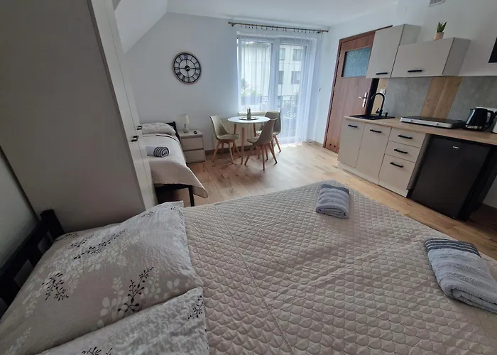 Apartamenty, Somea בית הארחה 3*